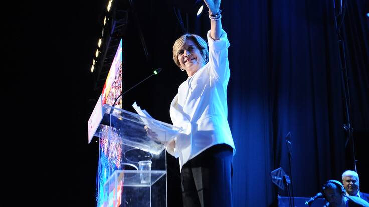 *Evelyn Matthei cierra su campaña con masiva convocatoria en Estadio Santa Laura