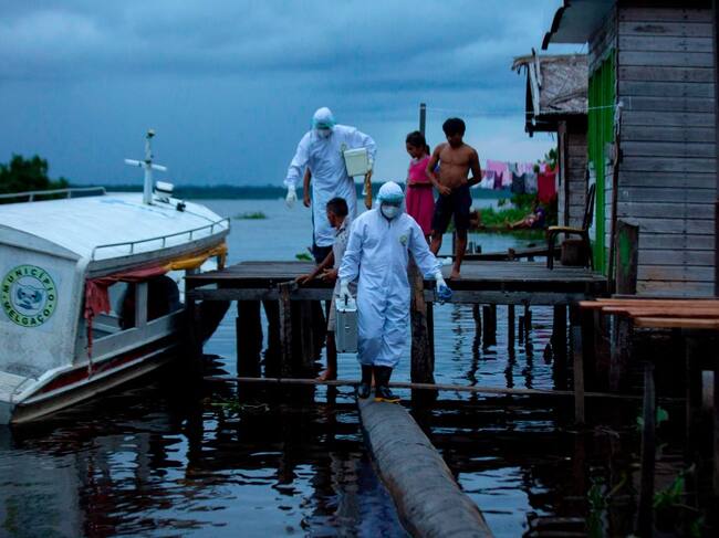 Trabajadores de la salud llegan a pueblos lejanos de Brasil