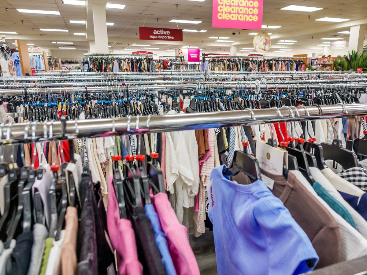 Duro rival para el comercio: la gigantesca tienda estadounidense de ropa con descuentos que podría llegar a Chile