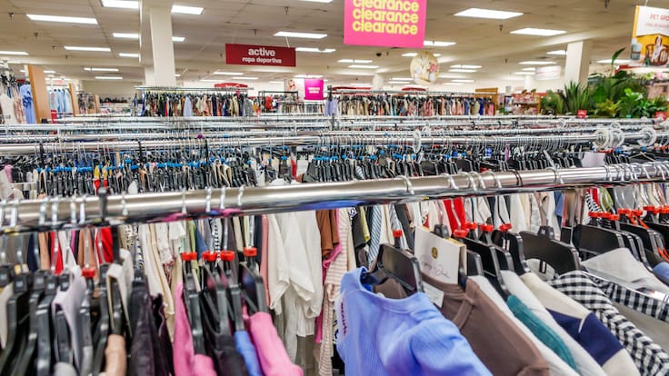 Duro rival para el comercio: la gigantesca tienda estadounidense de ropa con descuentos que podría llegar a Chile