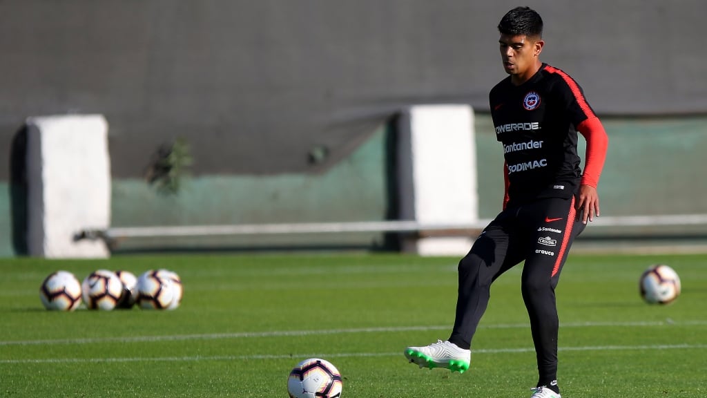 Esteban Pavez es baja de última hora en La Roja para enfrentar a Corea del Sur