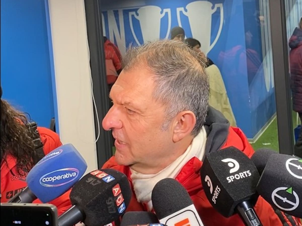 Mosa pide calma ante el liderazgo de Colo Colo: abordó dos nombres de eventuales refuerzos para el club