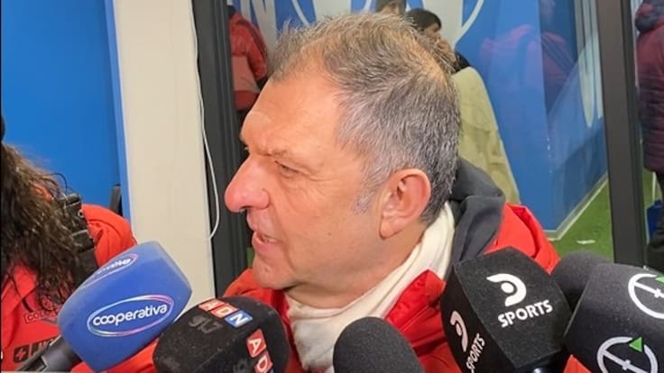 Mosa pide calma ante el liderazgo de Colo Colo: abordó dos nombres de eventuales refuerzos para el club