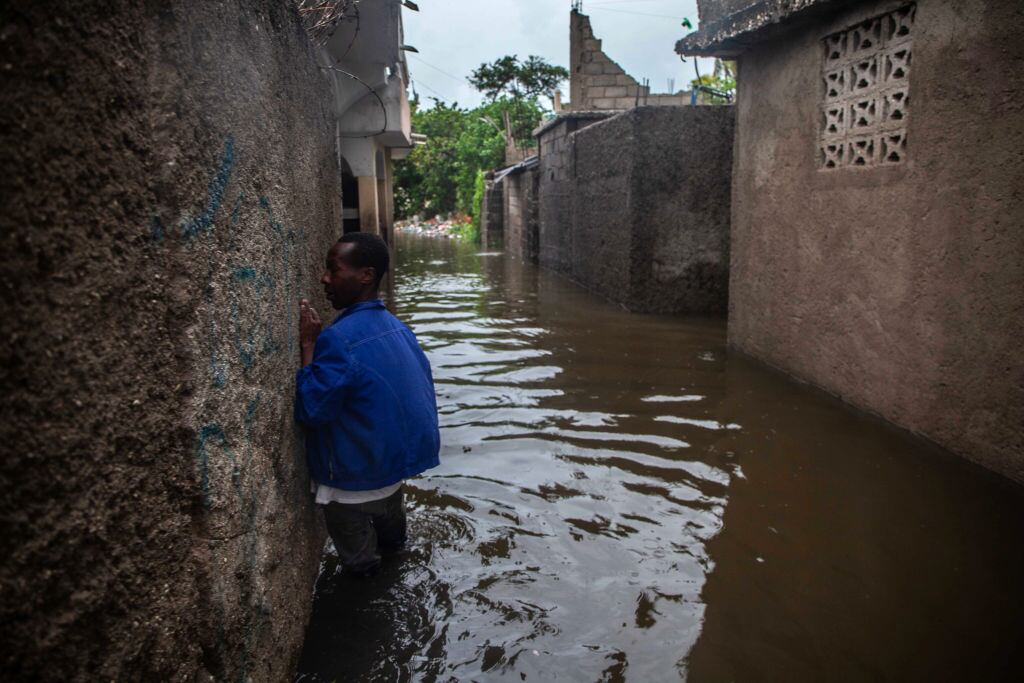 Una tormenta tropical inundó las calles de la ciudad haitiana Les Cayes