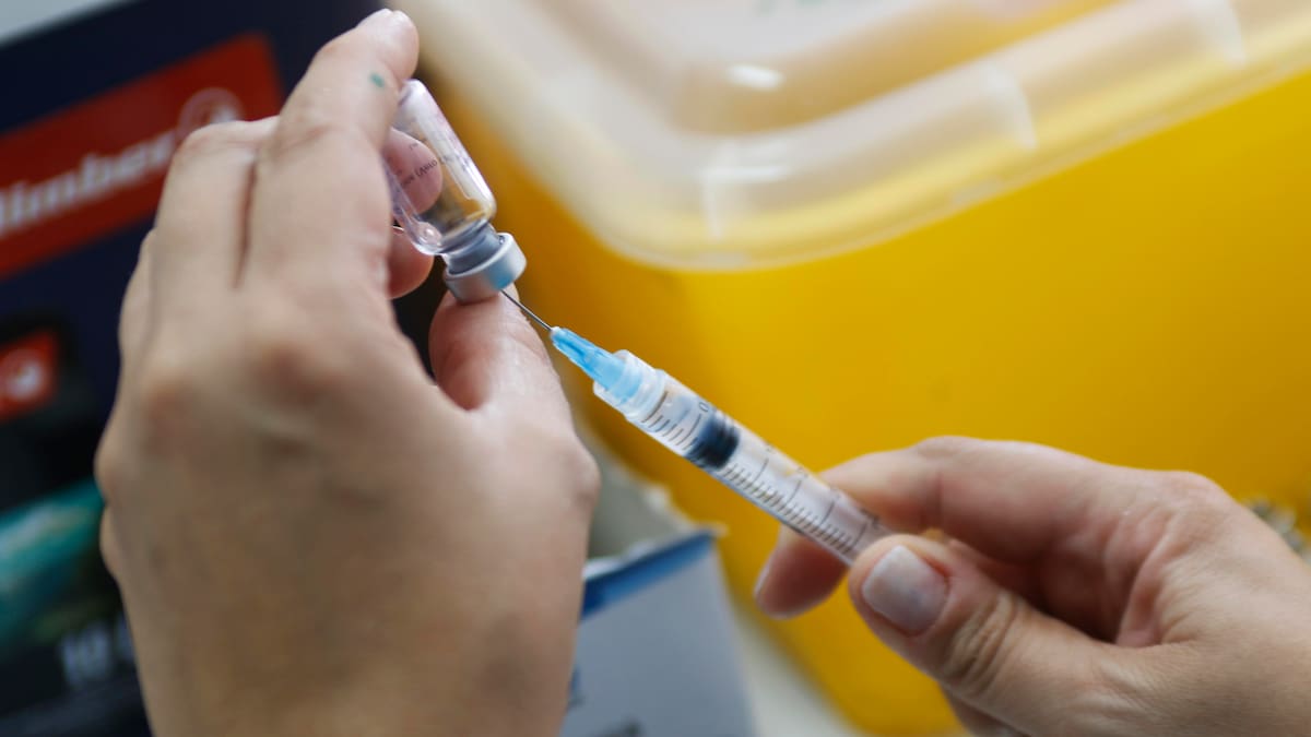 ISP emite alerta y ordena retirar medicamento para las náuseas tras encontrar vidrio en la ampolla