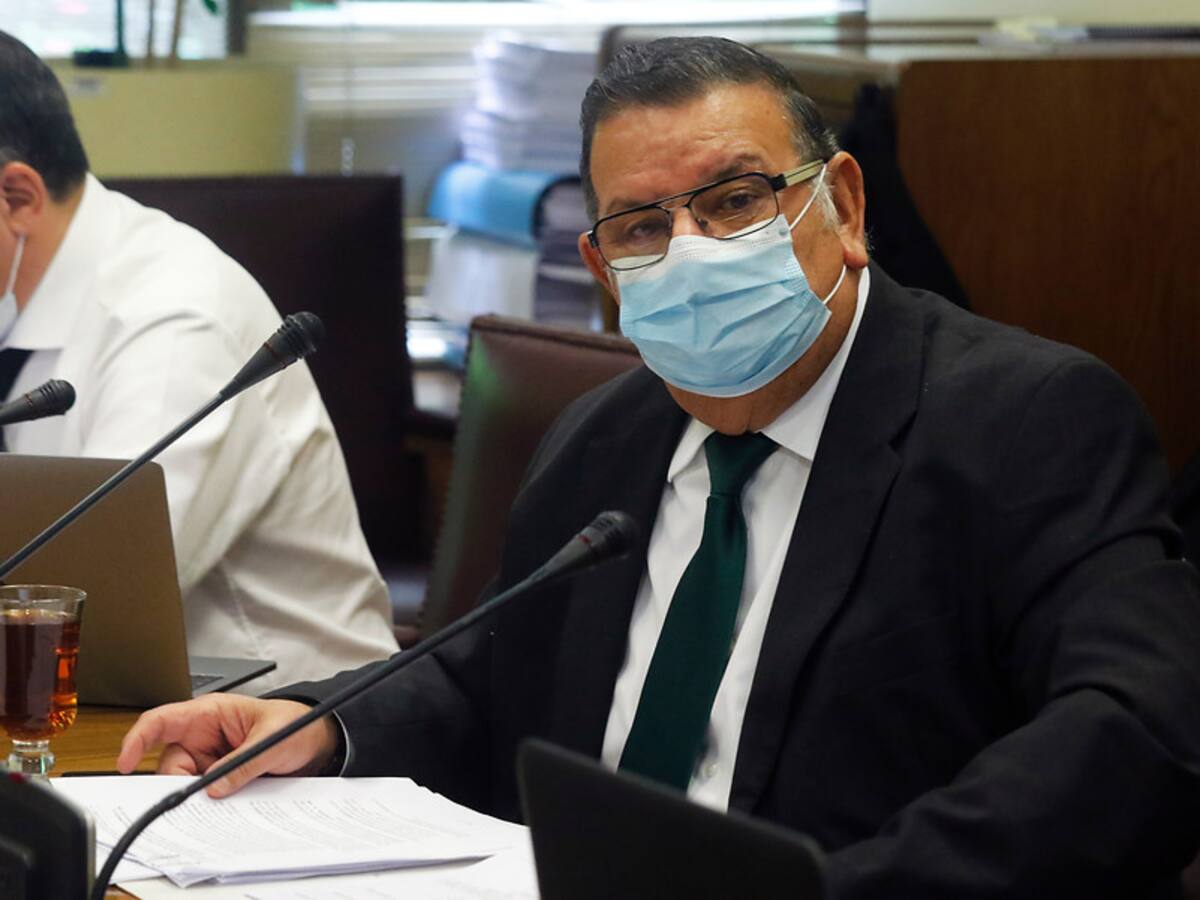 Fiscalía abre investigación de oficio contra el senador Quinteros por viajar sabiendo que era sospechoso de COVID-19