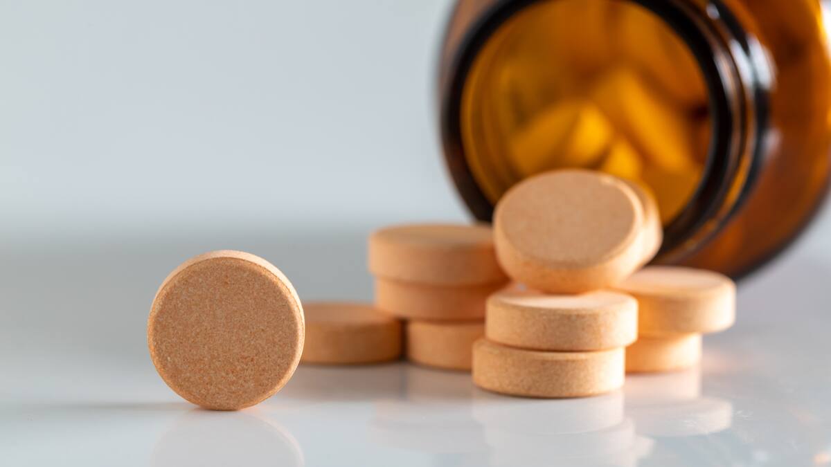 Descubren vitamina clave que podría frenar el envejecimiento biológico: es muy baja en chilenos