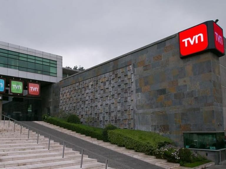 Jueza exige a TVN informar fuentes utilizadas en reportaje sobre el «Pacogate»: señal estatal responderá a oficio amparada en Ley de Prensa