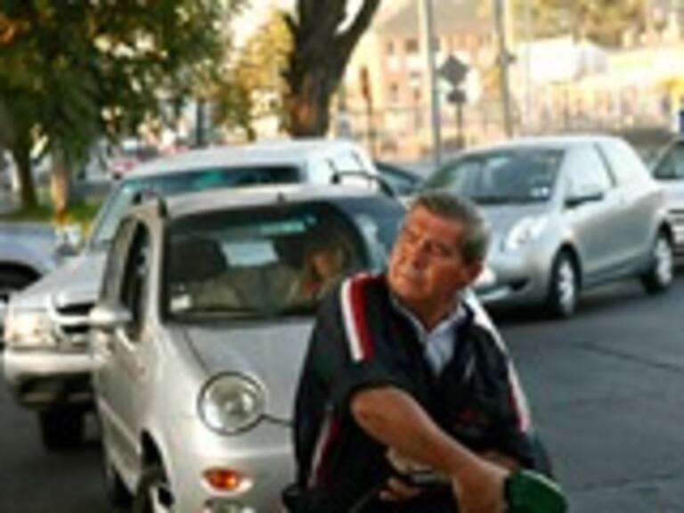 SEC inició investigación y ordenó el retiro de gasolina contaminada desde bencinera en Santiago