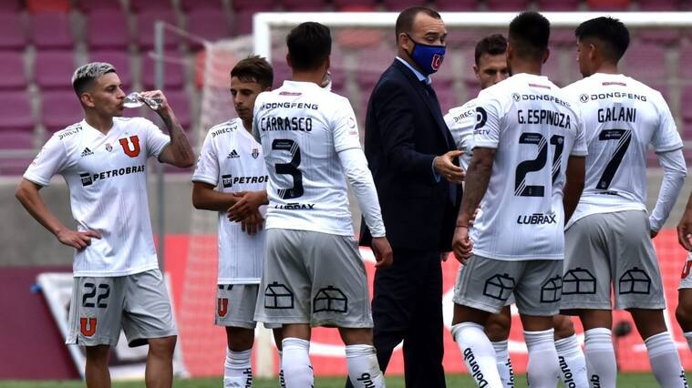 17 DE DICIEMBRE DE 2020/LA SERENAJugadores de Universidad de Chile en lamento conversan con el director tecnico, Rafael Dudamel (de negro), durante el partido valido por el Campeonato Nacional AFP PlanVital 2020, entre La Serena y Universidad de Chile, disputado en el Estadio La Portada.
FOTO: ALEJANDRO PIZARRO UBILLA/AGENCIAUNO