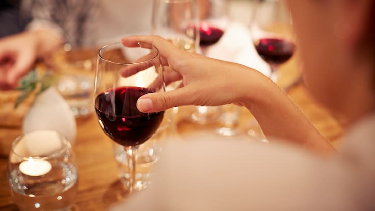 Fin de un mito: el alcohol ayuda a conciliar el sueño, pero no sirve para dormir mejor