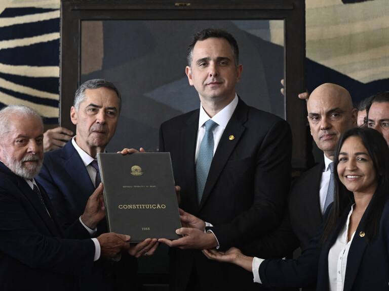 Los máximos representantes de los tres poderes del Estado de Brasil se reunieron para conmemorar la democracia a un año del intento golpista en Brasilia.