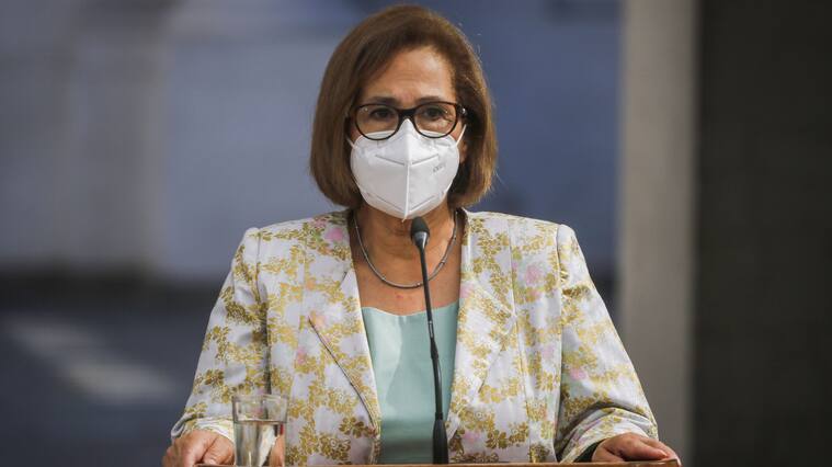 26 de febrero del 2021/SANTIAGOAdriana Munoz, Presidenta del Senado, realiza un punto de prensa, en el patio de Los Naranjos, del Palacio de La Moneda, tras la reunión con los distintos poderes del estado, donde abordaron la crisis en la Araucanía.
FOTO: SEBASTIAN BELTRAN GAETE/AGENCIAUNO