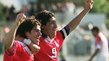 Zamorano se emociona tras recordar su dupla con Salas antes del partido de las estrellas: “Chile tuvo la suerte de tener a dos grandes goleadores”
