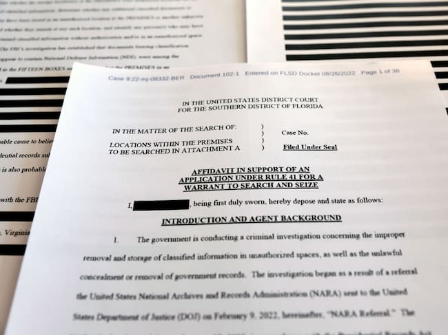 Imagen del documento del FBI que pide el allanamiento a Trump