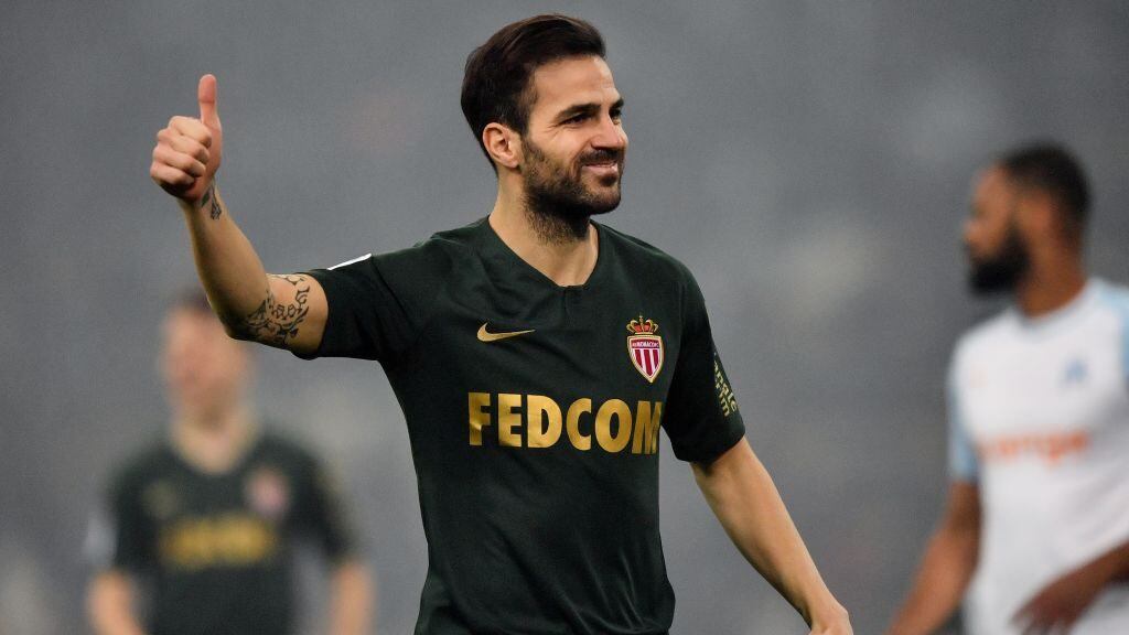 Monaco's Spanish midfielder Cesc Fabregas gives a thumbs up during the French L1 football match between Olympique de Marseille and AS Monaco on January 13, 2019, at the Velodrome stadium in Marseille, southern France. (Photo by Christophe SIMON / AFP)        (Photo credit should read CHRISTOPHE SIMON/AFP via Getty Images)