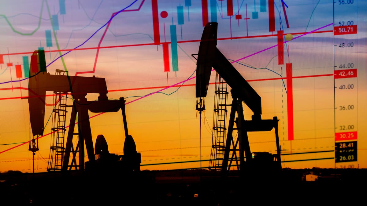 Precio del petróleo experimenta fuerte caída tras anuncio de Irán de reabrir el estrecho de Ormuz