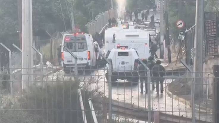 Para evitar desalojo: así fueron los enfrentamientos entre pobladores del Cerro 18 y Carabineros