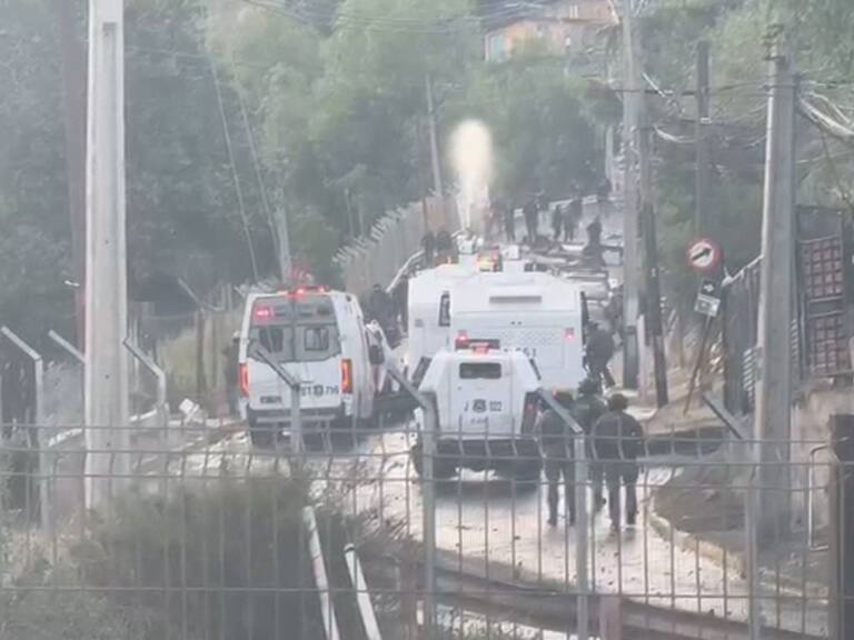 Para evitar desalojo: así fueron los enfrentamientos entre pobladores del Cerro 18 y Carabineros