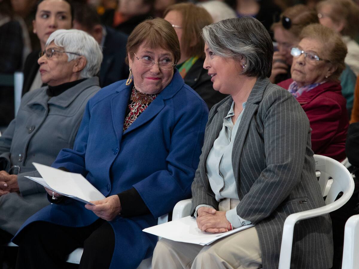 Jeannette Jara espera apoyo de Michelle Bachelet tras su regreso a Chile: “Apenas llegue, les voy a informar”