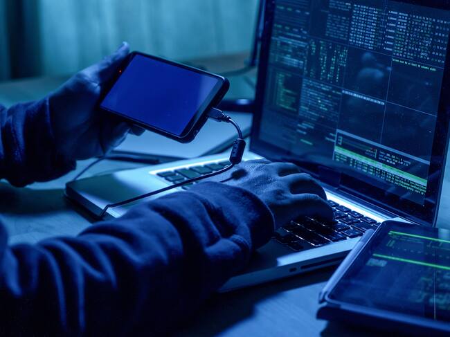 Imagen referencial de sujeto que realiza el hackeo