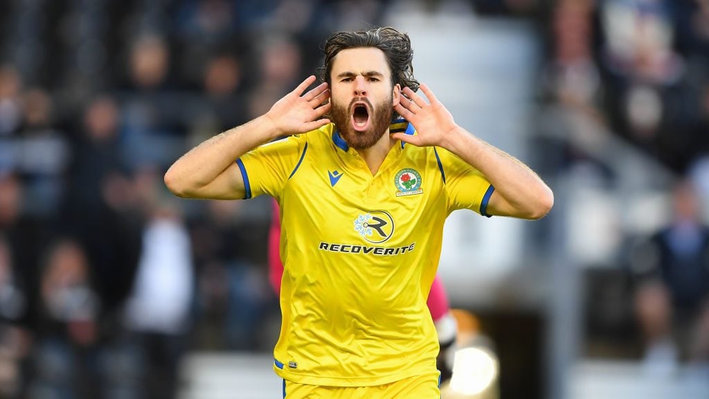 Técnico del Blackburn Rovers volvió a cuestionar el llamado de la Roja a Ben Brereton