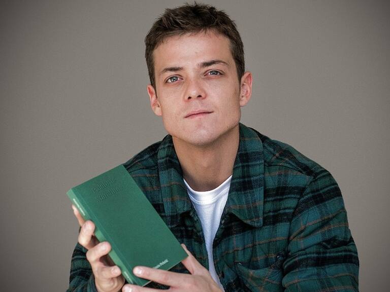 Simón Pesutic lanza libro de poemas