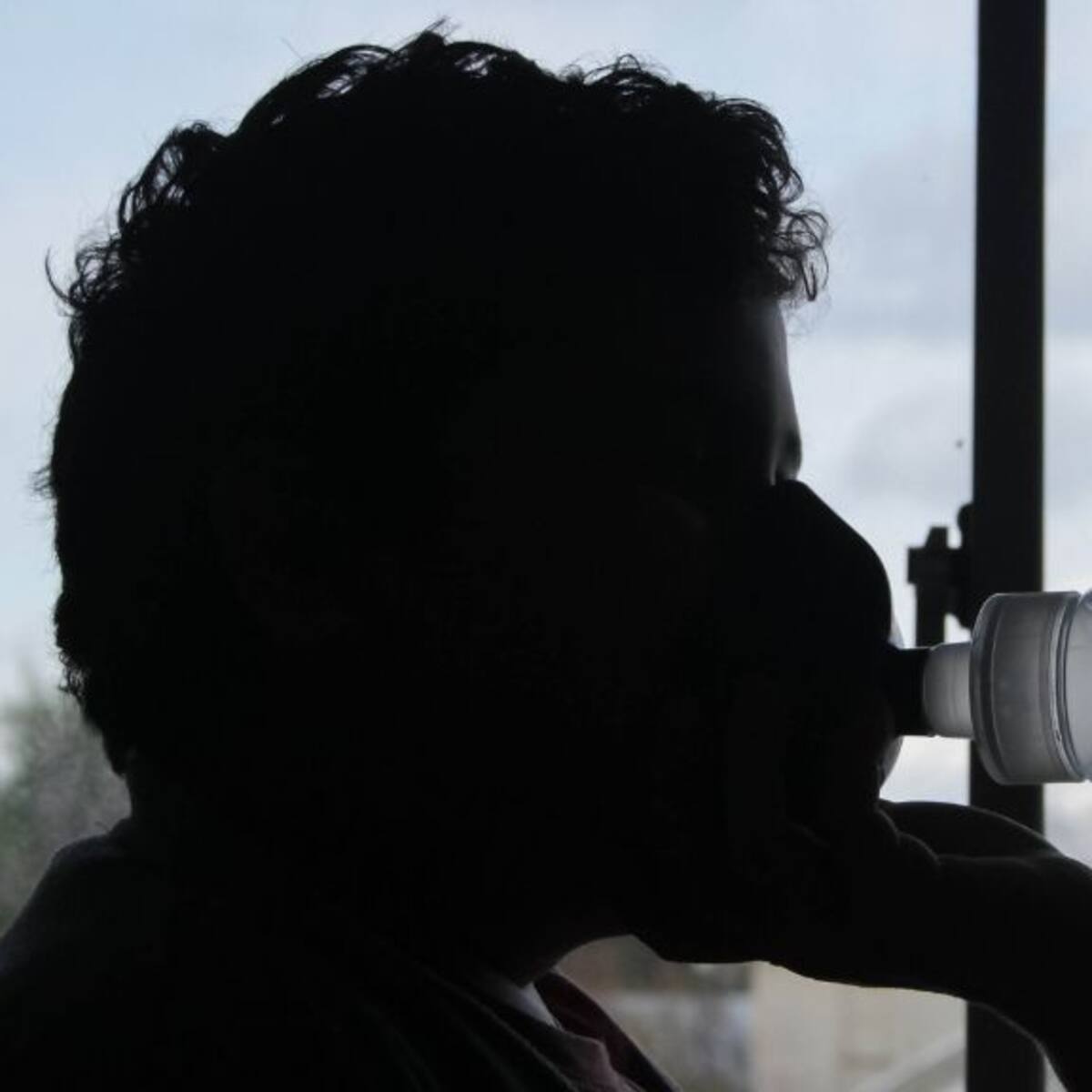 Subdirector médico del Hospital de Castro: «Hemos tenido que trasladar en avión a UCI pediátricas del país a siete niñitos, todos a hospitales públicos»