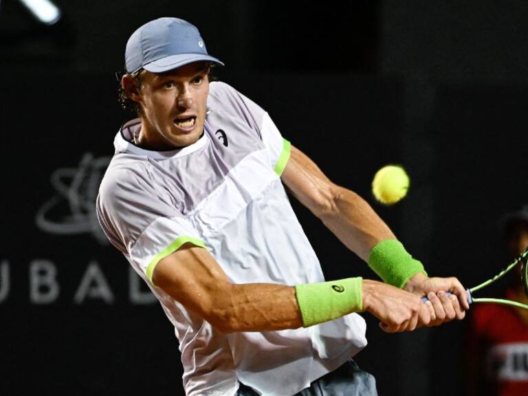 Con la cabeza en alto: Nicolás Jarry pierde ante Carlos Alcaraz en semifinales del ATP de Río de Janeiro