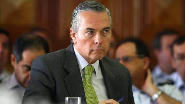 Santiago, Chile. Seminario sobre "La Participación de las Fuezas Armadas en el Sistema Nacional de Emergencia y Protección Civil" que se realizó en el Club Militar con autoridades del Ministerio de Defensa e Interior como delegados de las FFAA de regiones. En la fotografía el Subsecretario del Defensa Oscar Izurieta