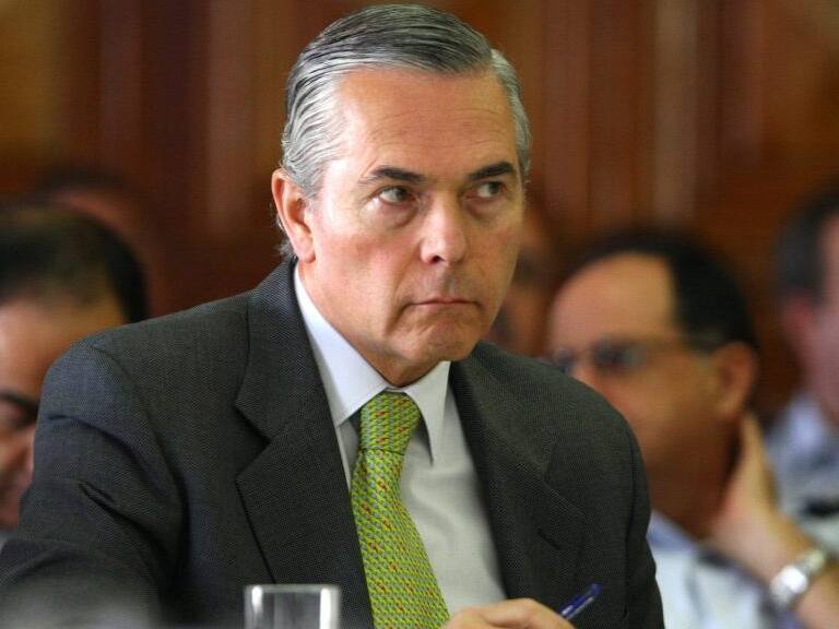 Santiago, Chile. Seminario sobre "La Participación de las Fuezas Armadas en el Sistema Nacional de Emergencia y Protección Civil" que se realizó en el Club Militar con autoridades del Ministerio de Defensa e Interior como delegados de las FFAA de regiones. En la fotografía el Subsecretario del Defensa Oscar Izurieta