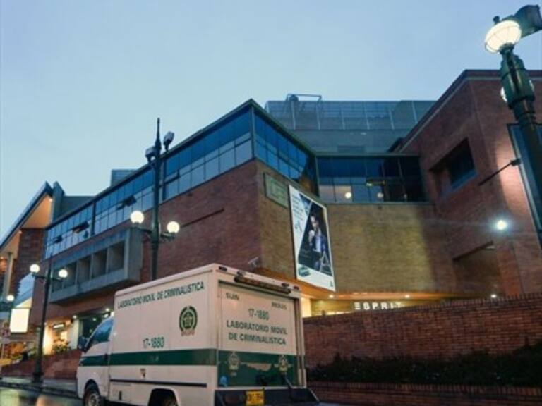 Explosión en centro comercial de Bogotá mató a tres personas