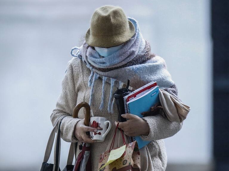 Este será el día más frío de la semana en Santiago: Habrá que salir bien abrigado en la región Metropolitana