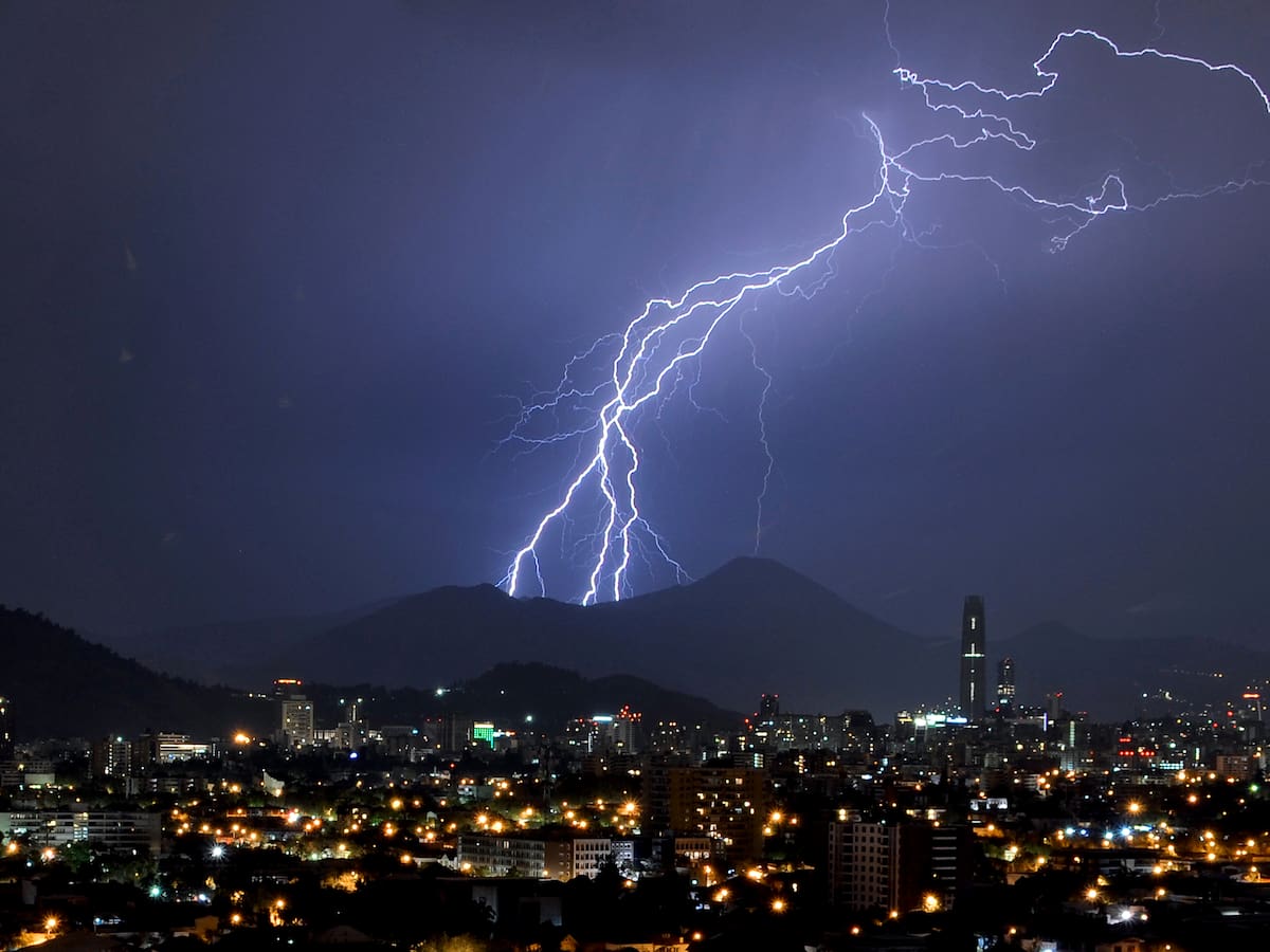 Lluvias y tormentas eléctricas en Santiago: a esta hora sería el peak de precipitaciones hoy viernes