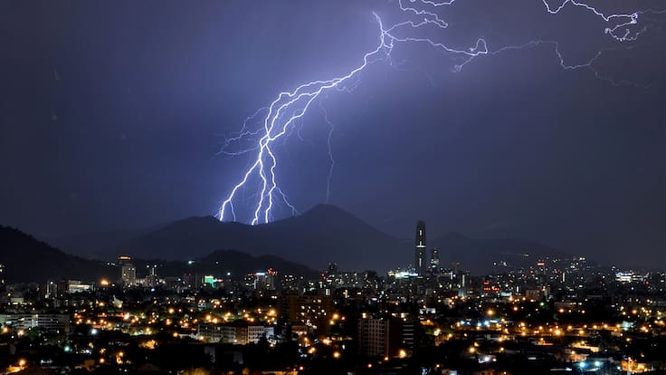 Lluvias y tormentas eléctricas en Santiago: a esta hora sería el peak de precipitaciones hoy viernes