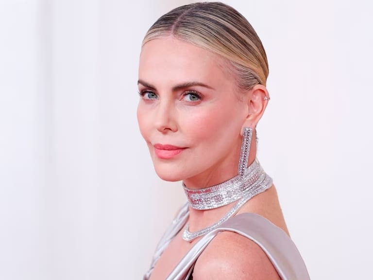 Charlize Theron revela el violento episodio que marcó su infancia: “Dejó muy claro que nos iba a matar”