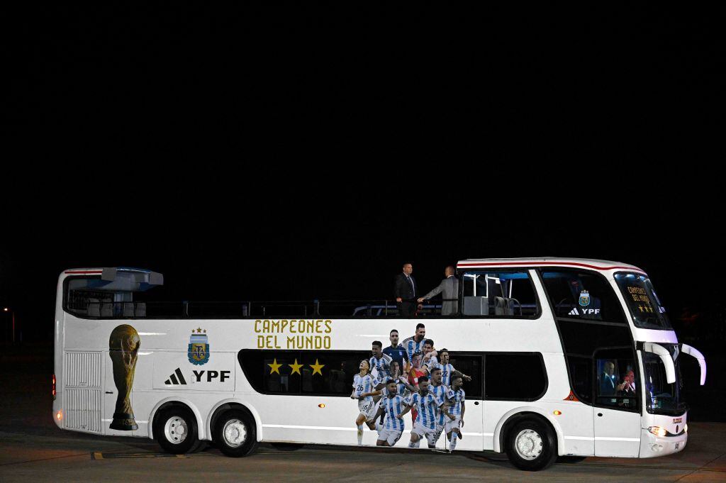 El bus que esperaba a la selección albiceleste