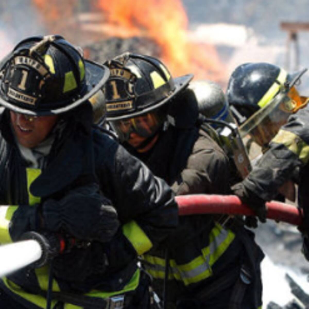 Incendio en Barrio Meiggs: local comercial resultó afectado por las llamas