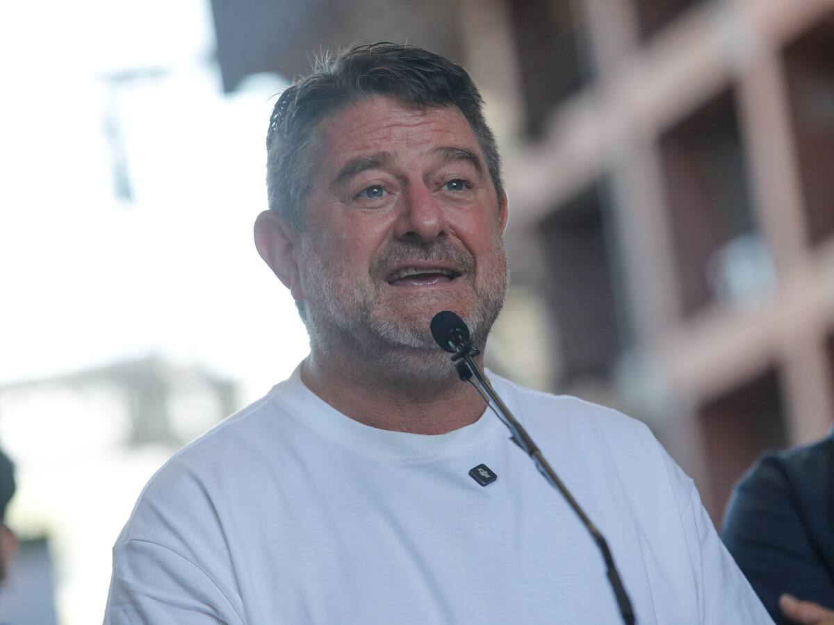 Claudio Orrego pide auditoría internacional tras apagón masivo y propone “toque de queda digital” ante crisis