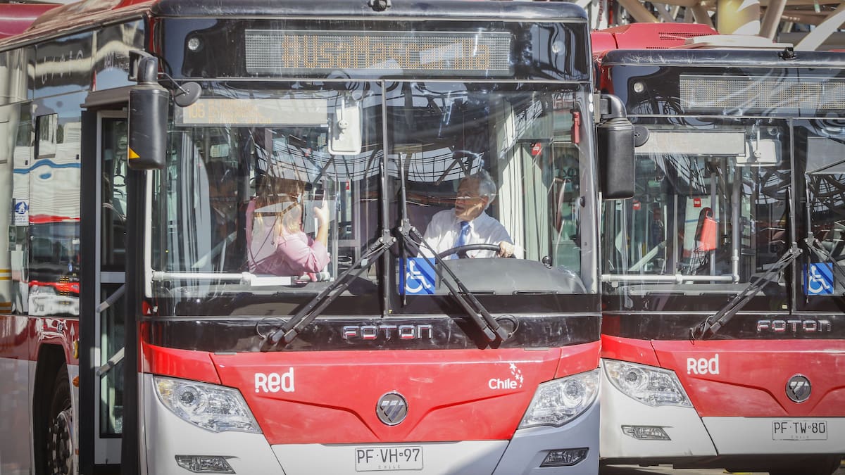Estudiante de 19 años muere tras ser atropellada por bus RED en plena Alameda
