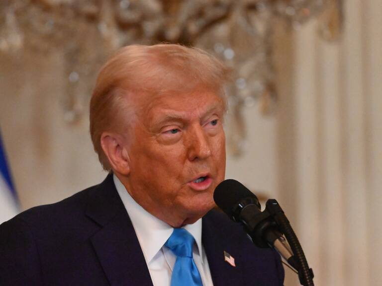 Trump agudiza guerra comercial e impone nuevo arancel del 25% a la importación de automóviles