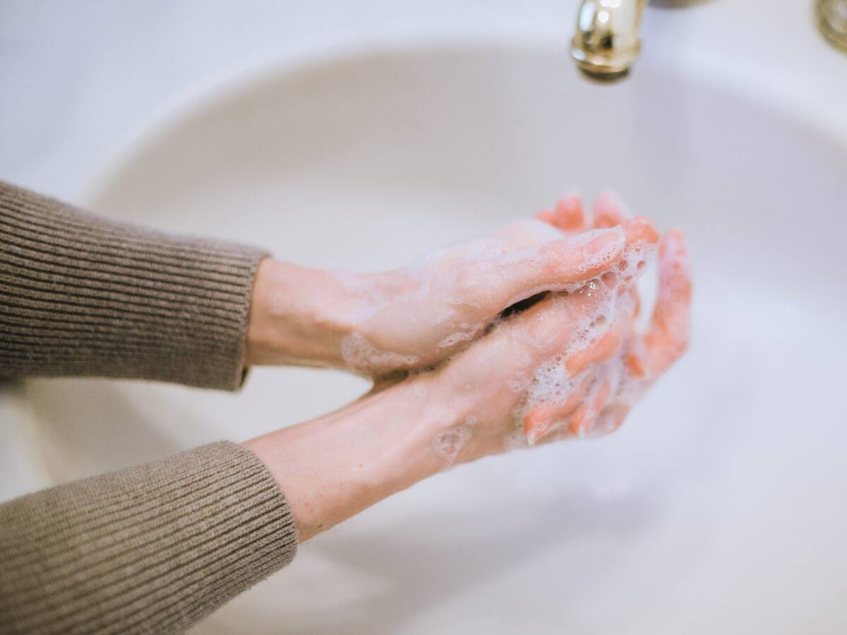 Dermatólogo de la UC en el Día Mundial del Lavado de Manos: «Han aumentado significativamente los casos de dermatitis»
