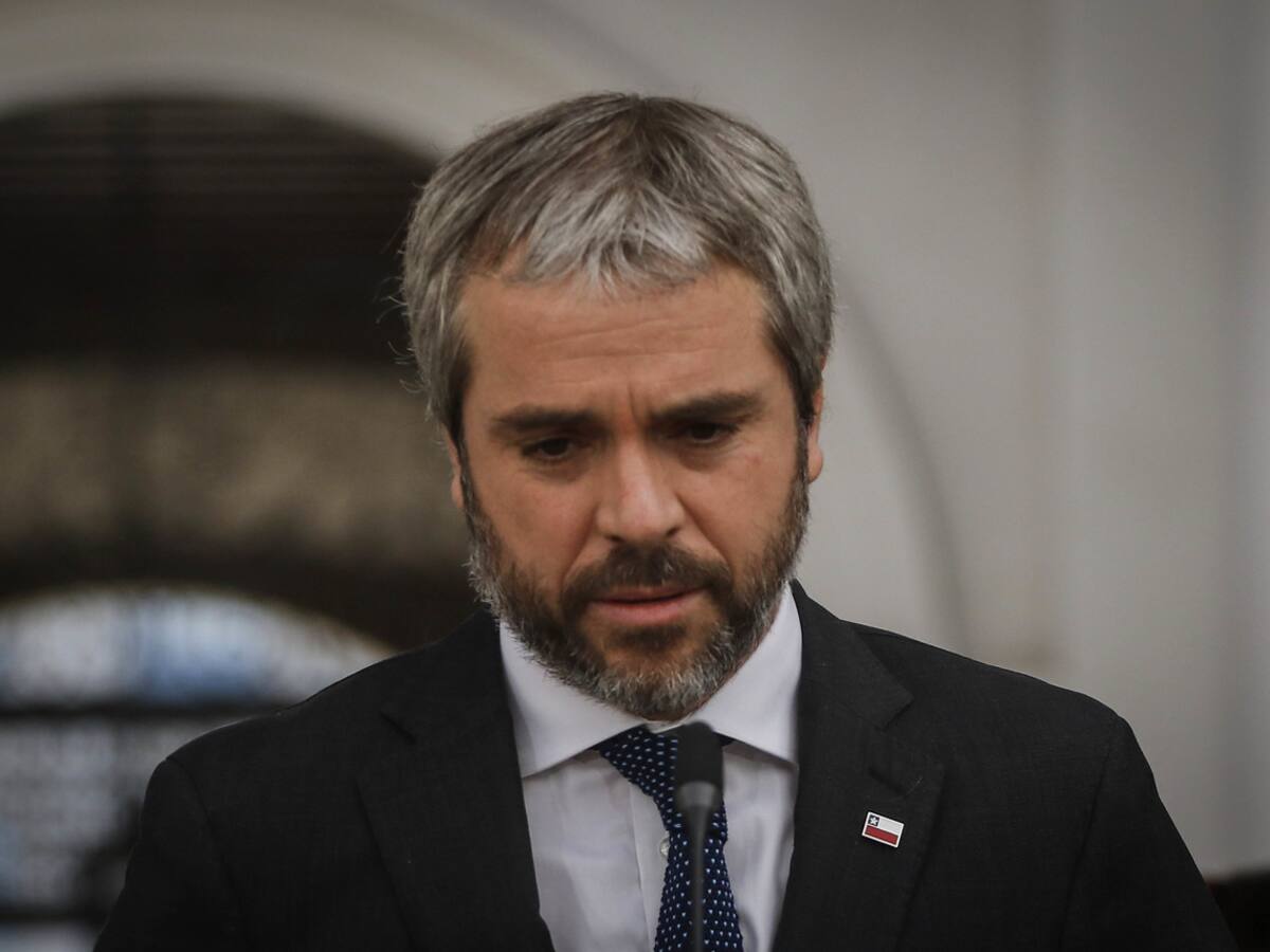 Blumel: «El Gobierno tiene facultades para ejercer acciones contra quienes incumplan normas del Minsal»