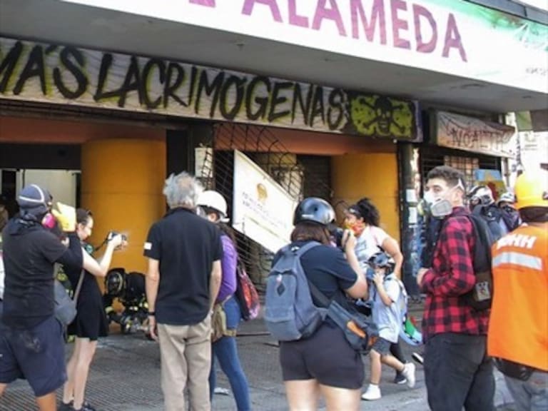 Centro Arte Alameda denunció que «Carabineros nos dispara perdigones»