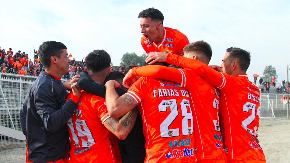 Cobreloa derrota a Barnechea y se acerca a Magallanes en la Primera B