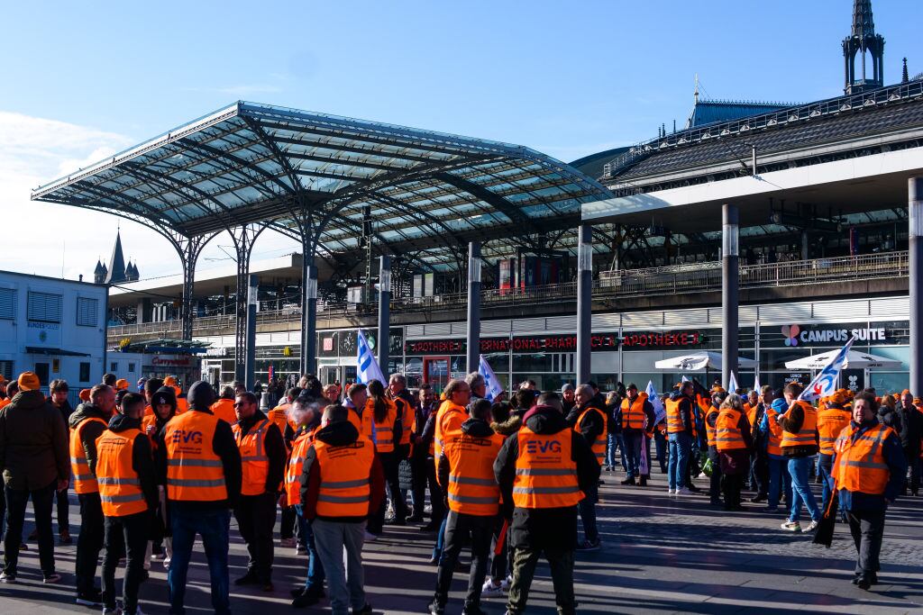 El sindicato EVG paraliza la estación de trenes en Colonia de Alemania