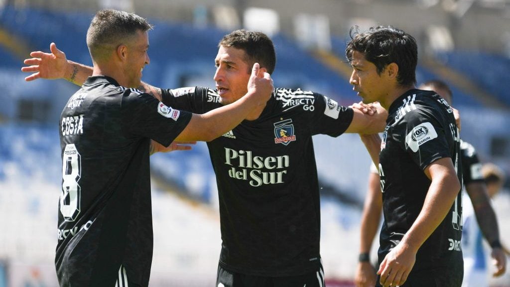 03 DE ENERO 2021 / ANTOFAGASTA Jugadores de Colo Colo celebran el 1-0, durante el partido valido por la Vigésima séptima fecha del Campeonato Nacional AFP Plan Vital 2020, entre Deportes Antofagasta vs Colo Colo  , disputado en el Estadio Calvo &amp; Bascuñán
FOTO CAMILO ALFARO / AGENCIAUNO
