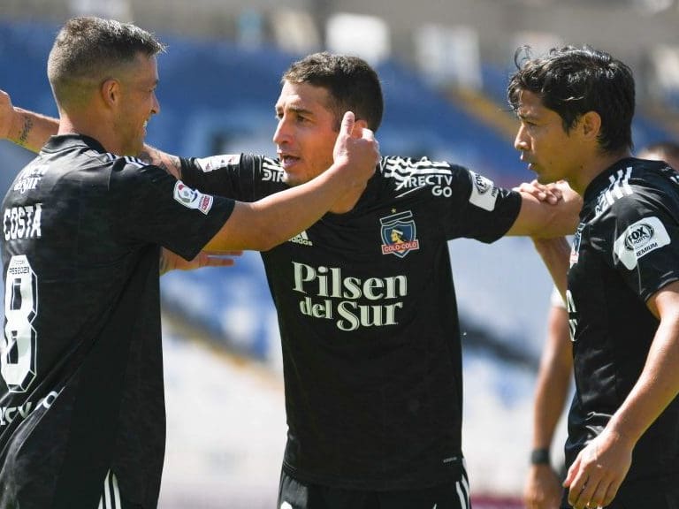 03 DE ENERO 2021 / ANTOFAGASTA Jugadores de Colo Colo celebran el 1-0, durante el partido valido por la Vigésima séptima fecha del Campeonato Nacional AFP Plan Vital 2020, entre Deportes Antofagasta vs Colo Colo , disputado en el Estadio Calvo & Bascuñán
FOTO CAMILO ALFARO / AGENCIAUNO