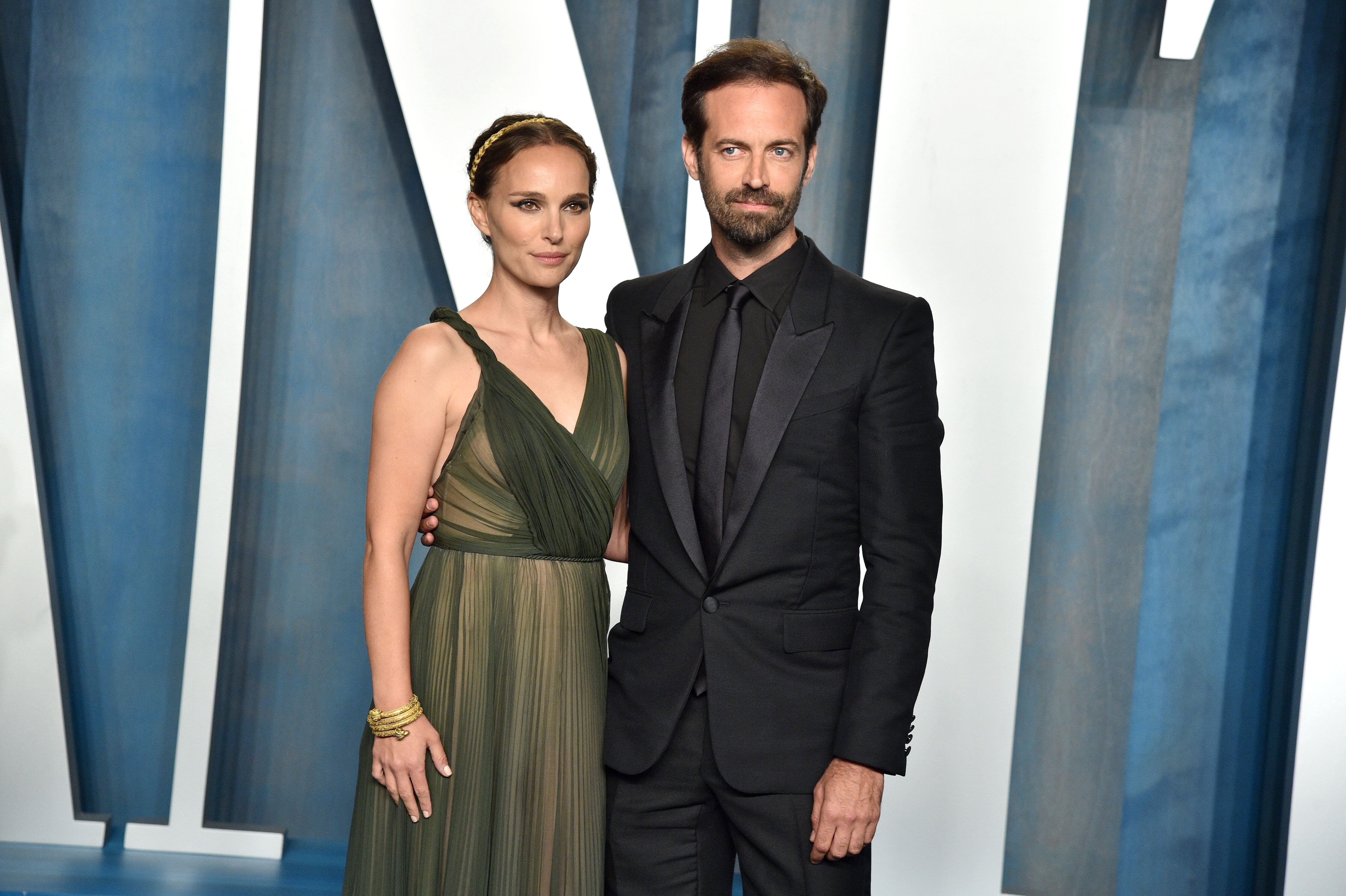 Natalie Portman y Benjamin Millepied en la fiesta Vanity Fair de los Oscar 2022