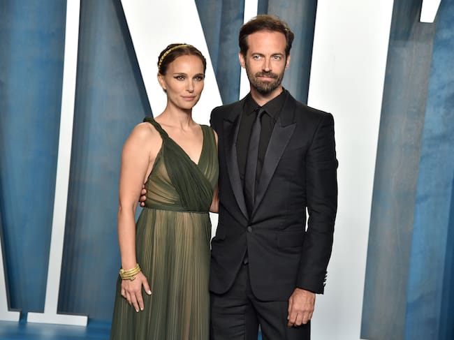 Natalie Portman y Benjamin Millepied en la fiesta Vanity Fair de los Oscar 2022